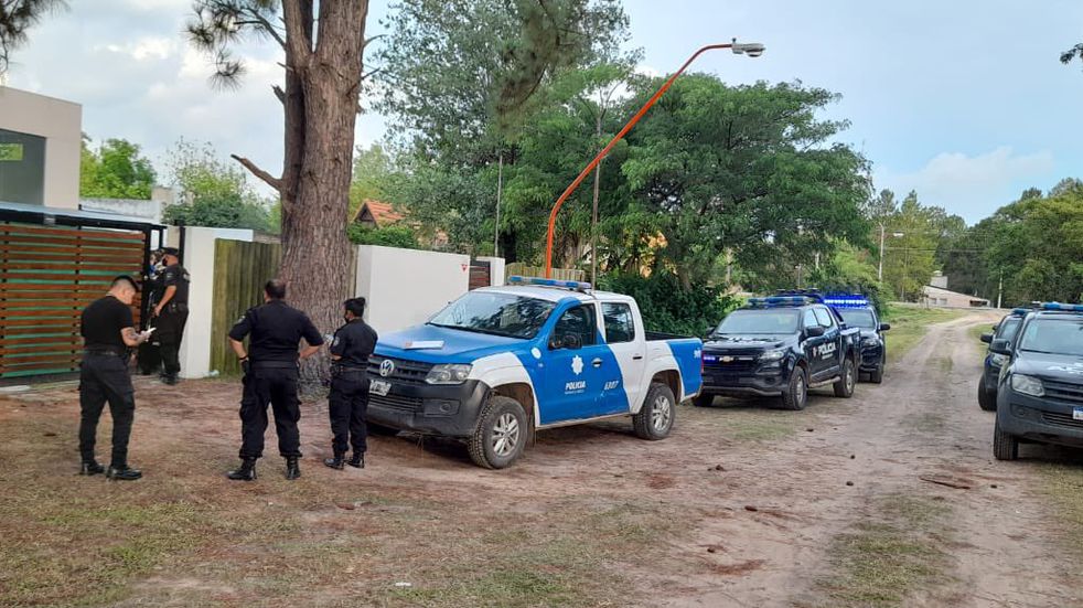 Retuvieron a unos 60 jóvenes en fiesta clandestina con pileta en Arroyo Leyes