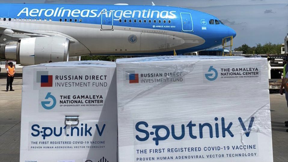 Aterrizó el avión con la segunda tanda de 300.000 vacunas Sputnik V