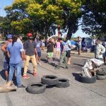 Pescadores cortan el acceso a la ciudad de Santa Fe por Ruta Nacional 168