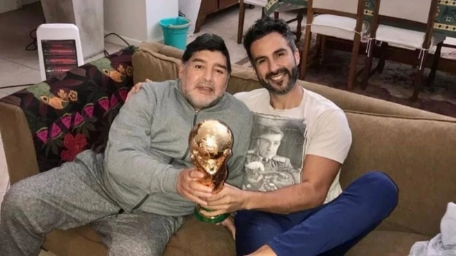 Peritos confirman que falsificaron la firma de Maradona