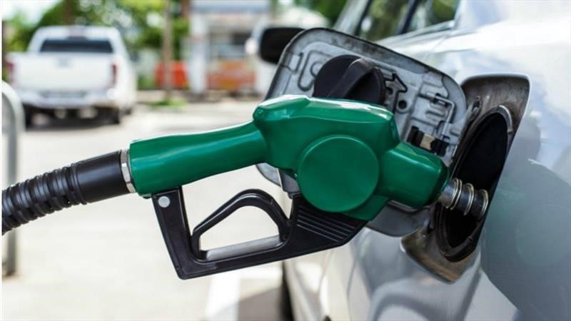 Volvieron a aumentar los combustibles y prevén otra suba el 15 de enero