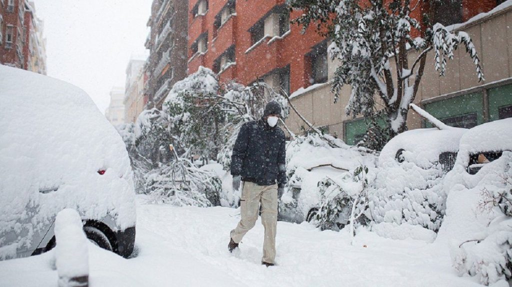 Alerta roja en gran parte de España por la peor tormenta de nieve en 50 años