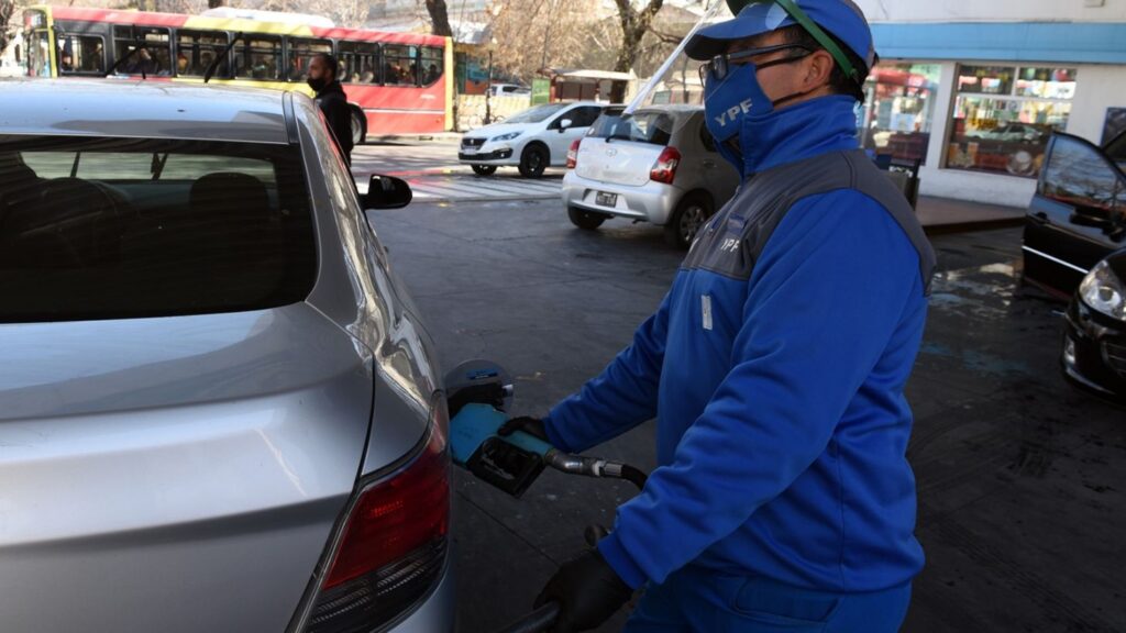 Se posterga hasta mediados de marzo la suba en el impuesto a los combustibles