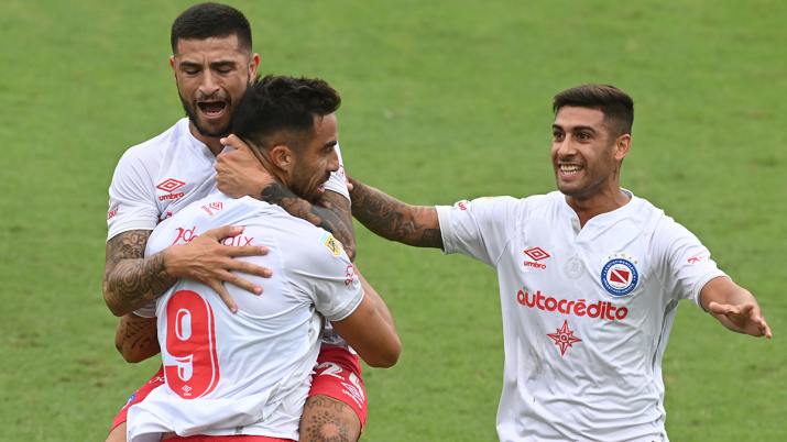 Colón cayó ante Argentinos Juniors y se despidió de la Copa Argentina