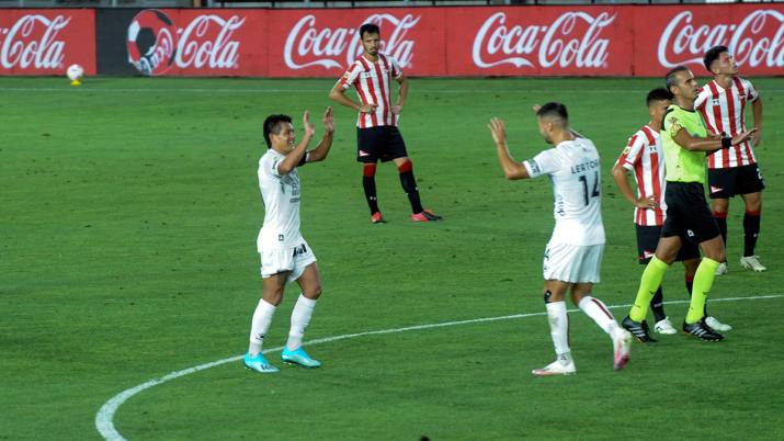 Colón volvió a festejar gracias a la magia del Pulga Rodríguez y sigue con puntaje ideal