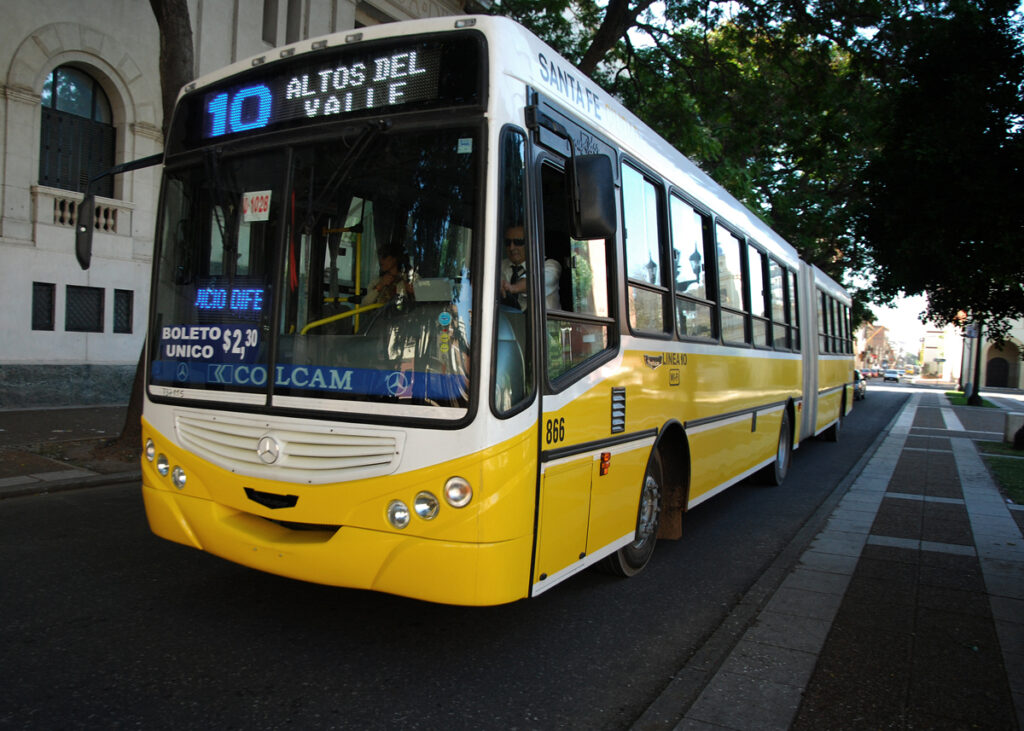 Choferes de colectivos de la ciudad en alerta por falta de pago de salarios