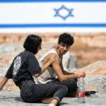 Israel se libera del barbijo al aire libre