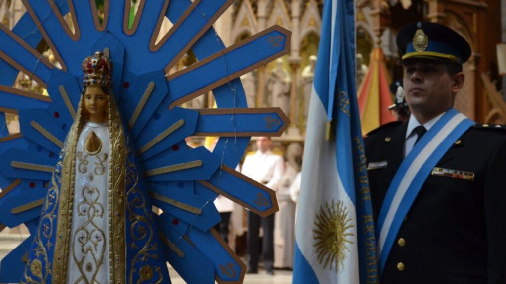 La Policía Federal le otorga a la Virgen de Luján el grado honorario de Comisario General