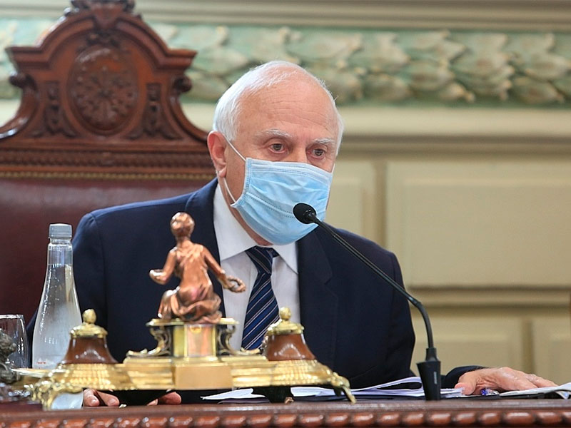 Lifschitz sigue con asistencia mecánica respiratoria y estable