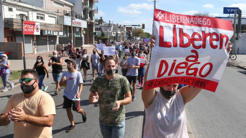 Nueva marcha en Rosario por la liberación del joven que atropelló y mató a dos delincuentes