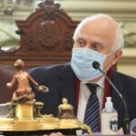 Lifschitz recibe asistencia respiratoria mecánica por su cuadro de coronavirus