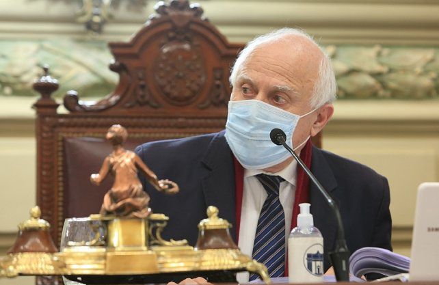 Lifschitz recibe asistencia respiratoria mecánica por su cuadro de coronavirus