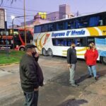 Transportistas de turismo bloquearon el acceso a la Terminal de Ómnibus