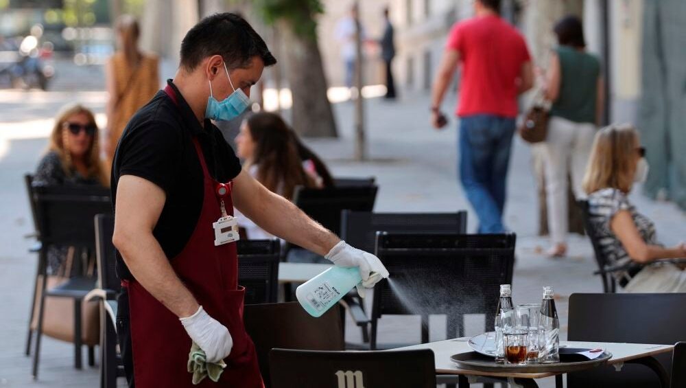 Los alcances del decreto con las nuevas restricciones y las medidas de apoyo al sector comercial