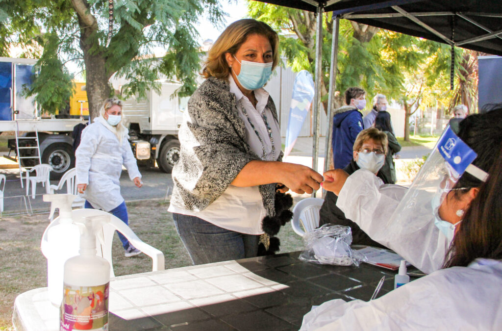 Confirmaron 1321 nuevos casos y 15 muertes con coronavirus en Santa Fe