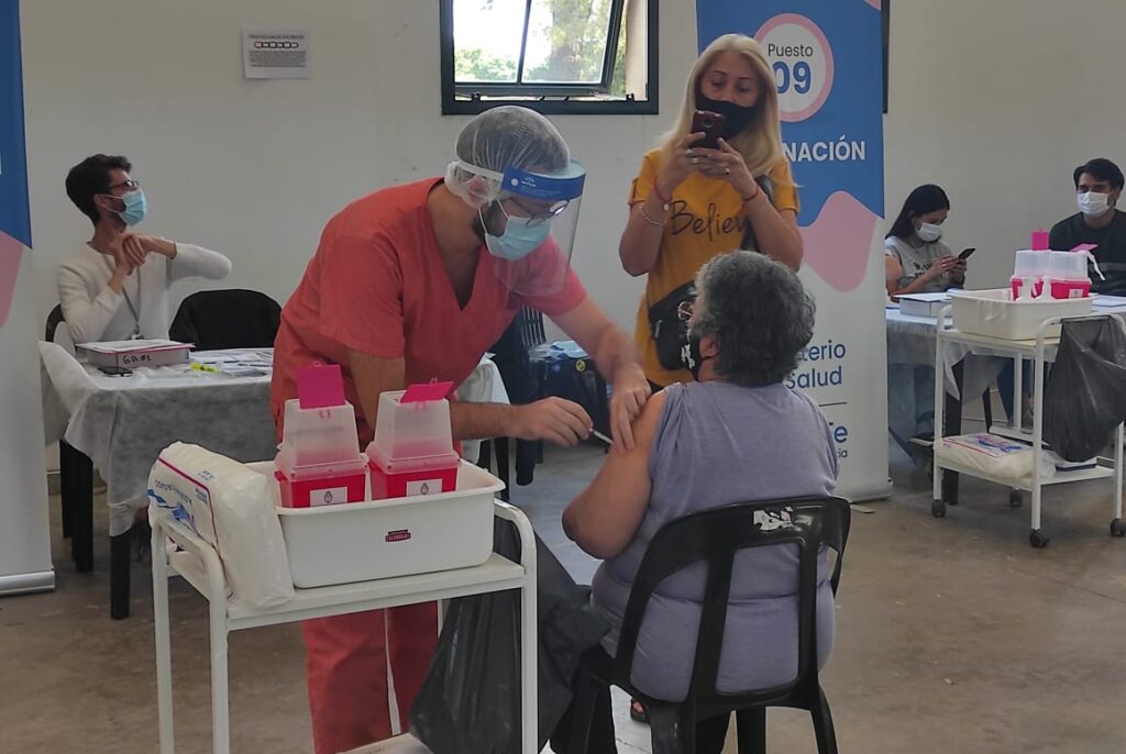 Vacuna COVID-19 en Santa Fe: fijan nuevas prioridades para recibir las dosis