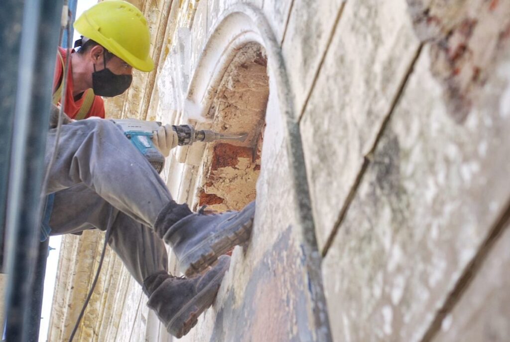 Estación Mitre: cómo es el trabajo de restauración del emblemático edificio