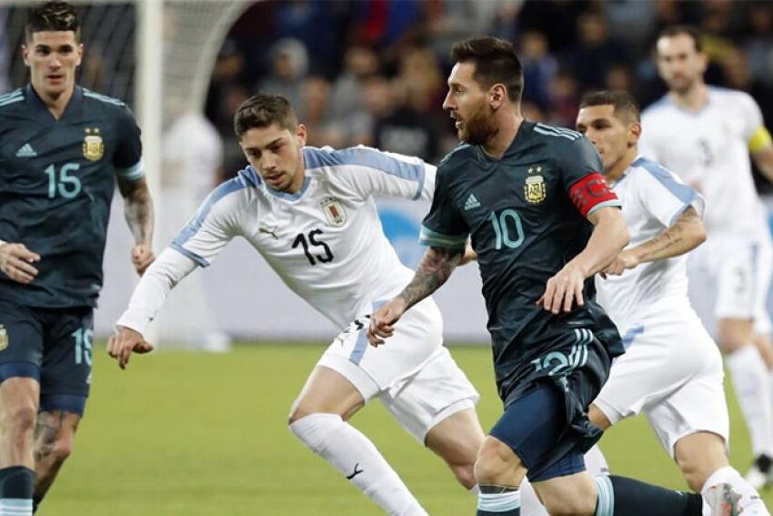 Argentina enfrenta a Uruguay buscando la primera victoria en la Copa América