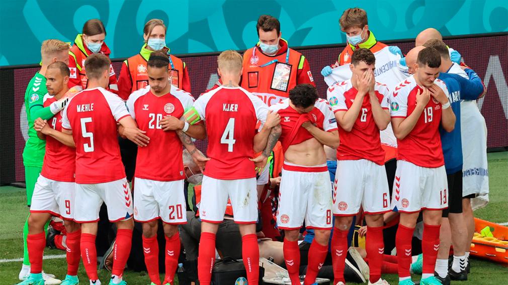 Angustia en la Eurocopa: Christian Eriksen se desplomó en la cancha en medio del partido entre Dinamarca y Finlandia