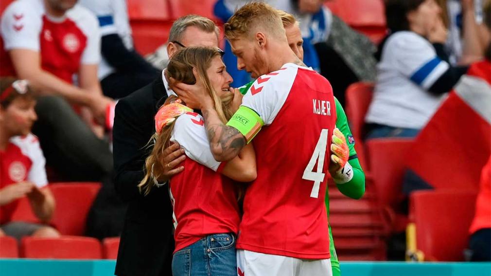 El dramático momento en el que ingresó al campo de juego la esposa de Eriksen