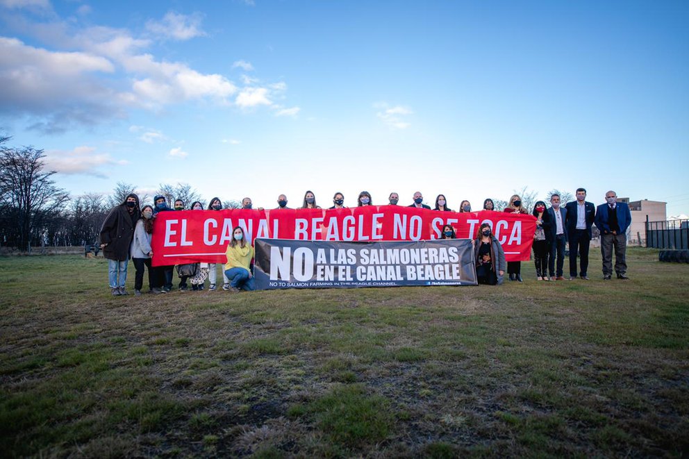 Tierra del Fuego prohibió la instalación de salmoneras en el Canal de Beagle