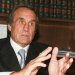 El senador Carlos Reutemann fue trasladado a una sala general