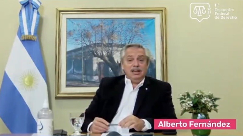 Alberto Fernández propuso debatir “la duración que deben tener los jueces”