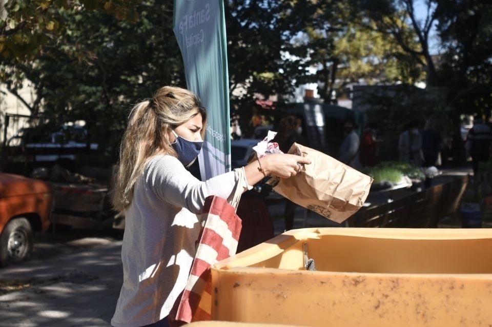 Ecocanje: se cambian materiales reciclables por plantines en Santa Fe