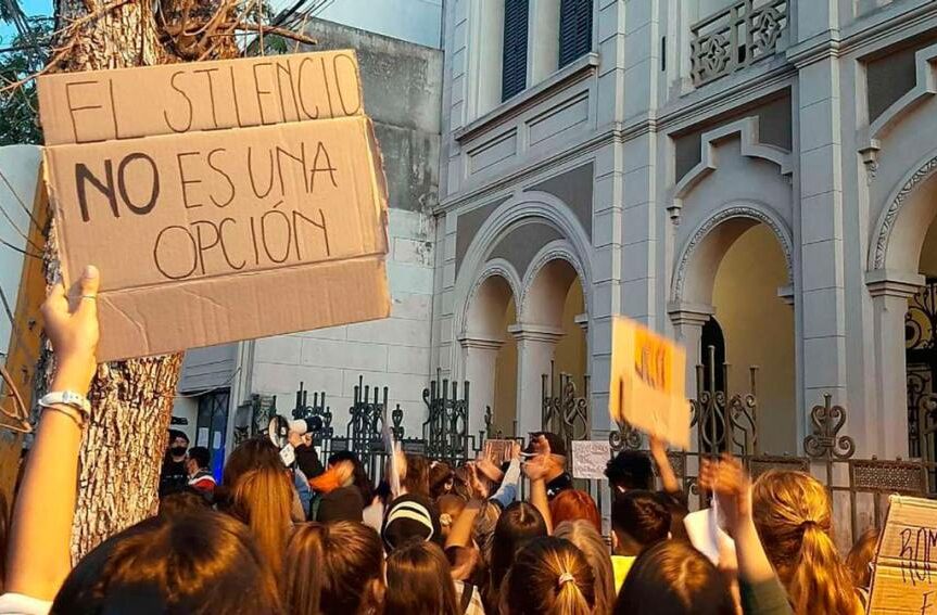 En medio del escándalo en Rafaela por el abuso a una nena en un colegio católico, el Obispado le pidió perdón