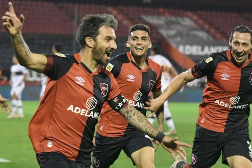 Newell’s festejó sobre el final ante Platense y es puntero