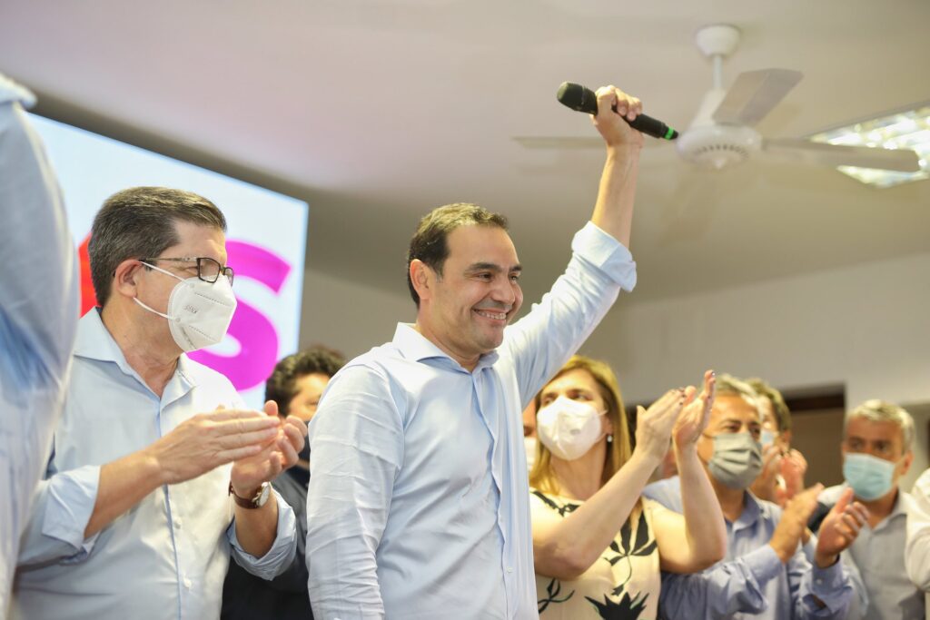 Valdés gana la reelección en Corrientes con más del 75% de los votos