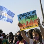 Ambientalistas cortaron el puente Rosario-Victoria por los nuevos incendios en los humedales