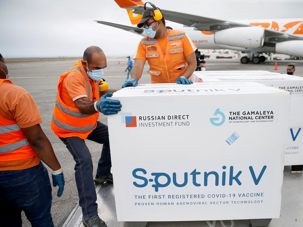 Llegaron al país 280 litros del segundo componente de la vacuna Sputnik V