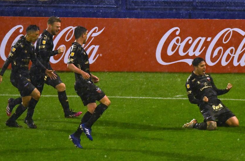 Colón se quedó con un triunfazo en Liniers ante Vélez