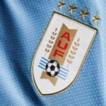 La FIFA le exigió a Uruguay que quite dos estrellas de su escudo