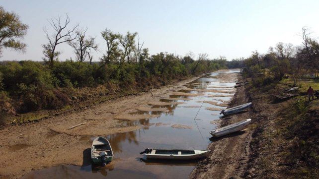 Investigador asegura que el caudal “del Paraná seguirá bajando y el panorama se agravará”