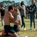 La romántica propuesta de casamiento en una cancha de fútbol que se hizo viral