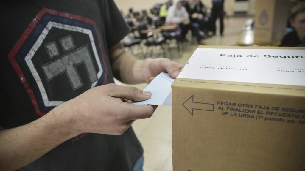 Perotti envió al Senado el proyecto de Voto Joven