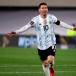 Messi tuvo una noche mágica y Argentina festejó ante Bolivia en el Monumental