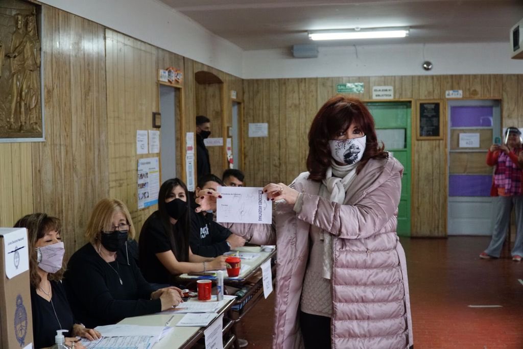 Cristina Kirchner votó en Santa Cruz y viaja a Buenos Aires