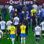 Escándalo en Argentina-Brasil: funcionarios de sanidad entraron a la cancha y se suspendió el partido