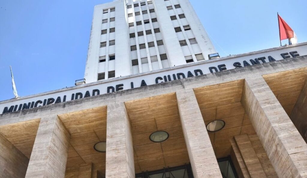 Municipales acordaron un aumento del 143%