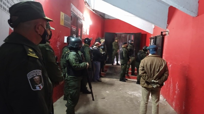 Hallaron un bunker de la barra de Newell’s dentro del estadio