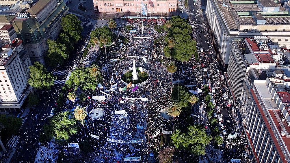 Día de la Lealtad: Militancia y organizaciones sociales llenaron la Plaza de Mayo