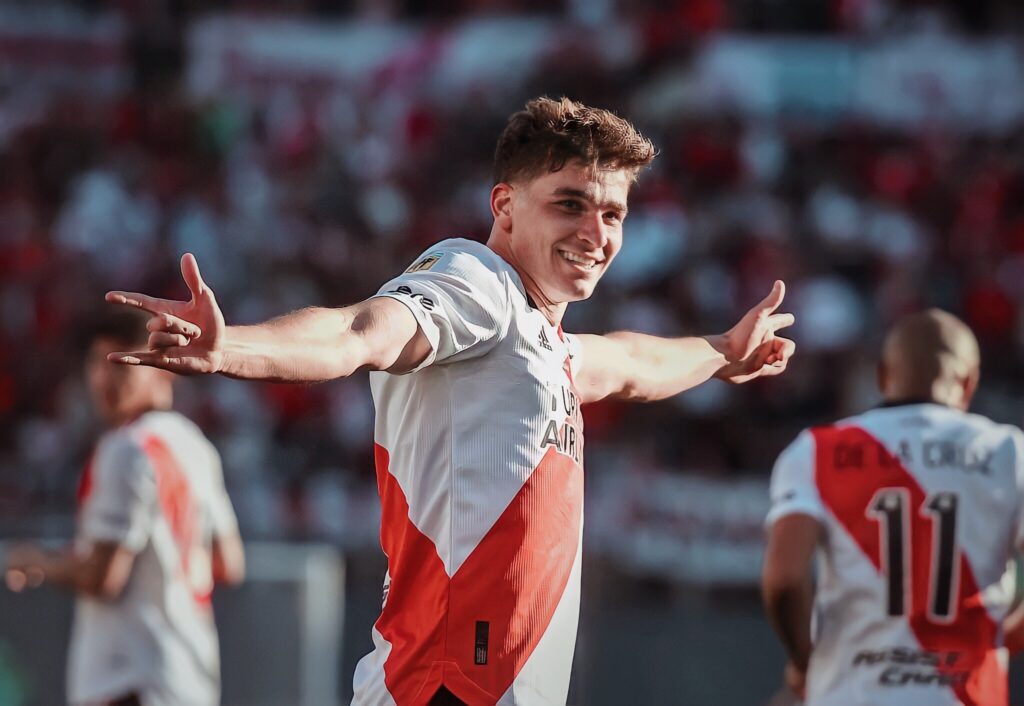 River Plate recibe a Argentinos con la misión de dar otro paso hacia el título