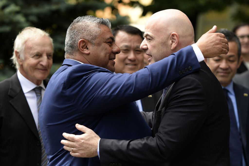 Infantino llegó al país para reunirse con Tapia en el predio de la AFA