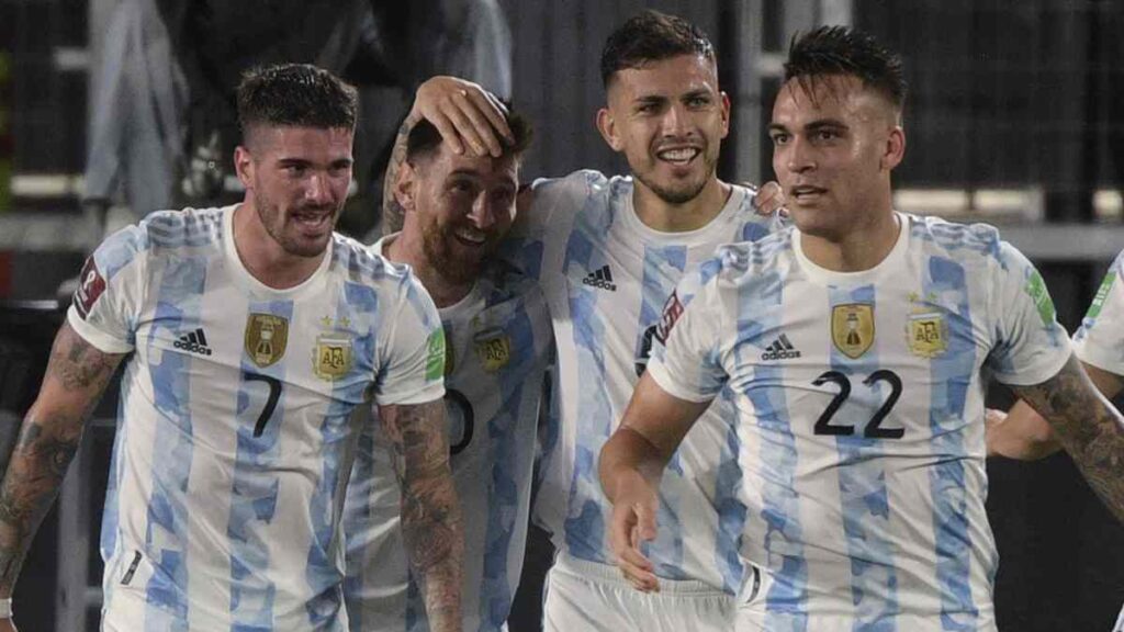 Argentina recibe a Perú en el Monumental en busca de un nuevo paso a Qatar