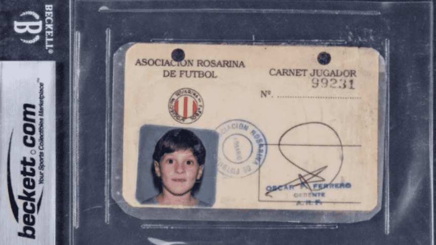 Subastan un carnet de Lionel Messi de cuando jugaba en las infantiles de Newell’s