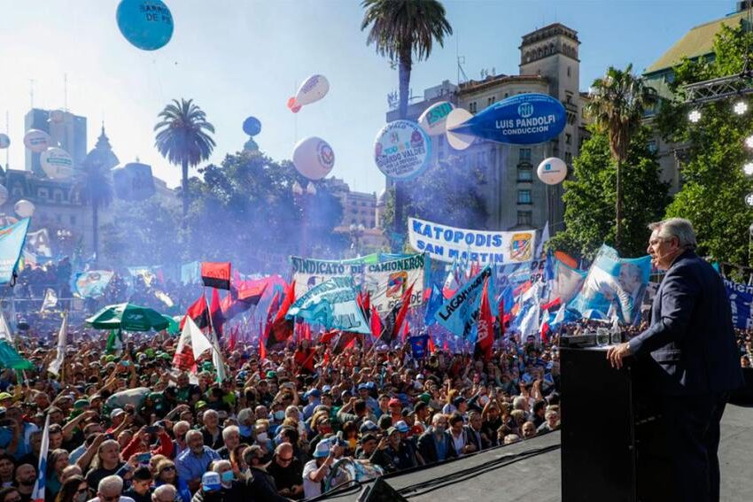 Alberto Fernández en Plaza de Mayo: “El triunfo no es vencer sino no darse por vencidos”