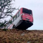 ¡Impactante!: Un colectivo urbano casi desbarranca en Circunvalación